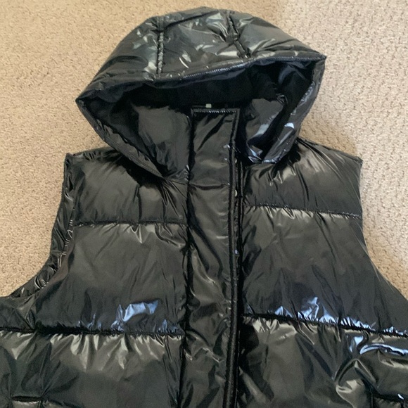 Hooded vest - Picture 2 of 4